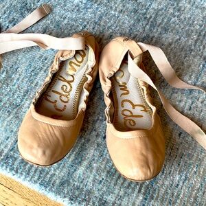 Sam Edelman beige leather ballet flats with ribbon ties. Size US 8.